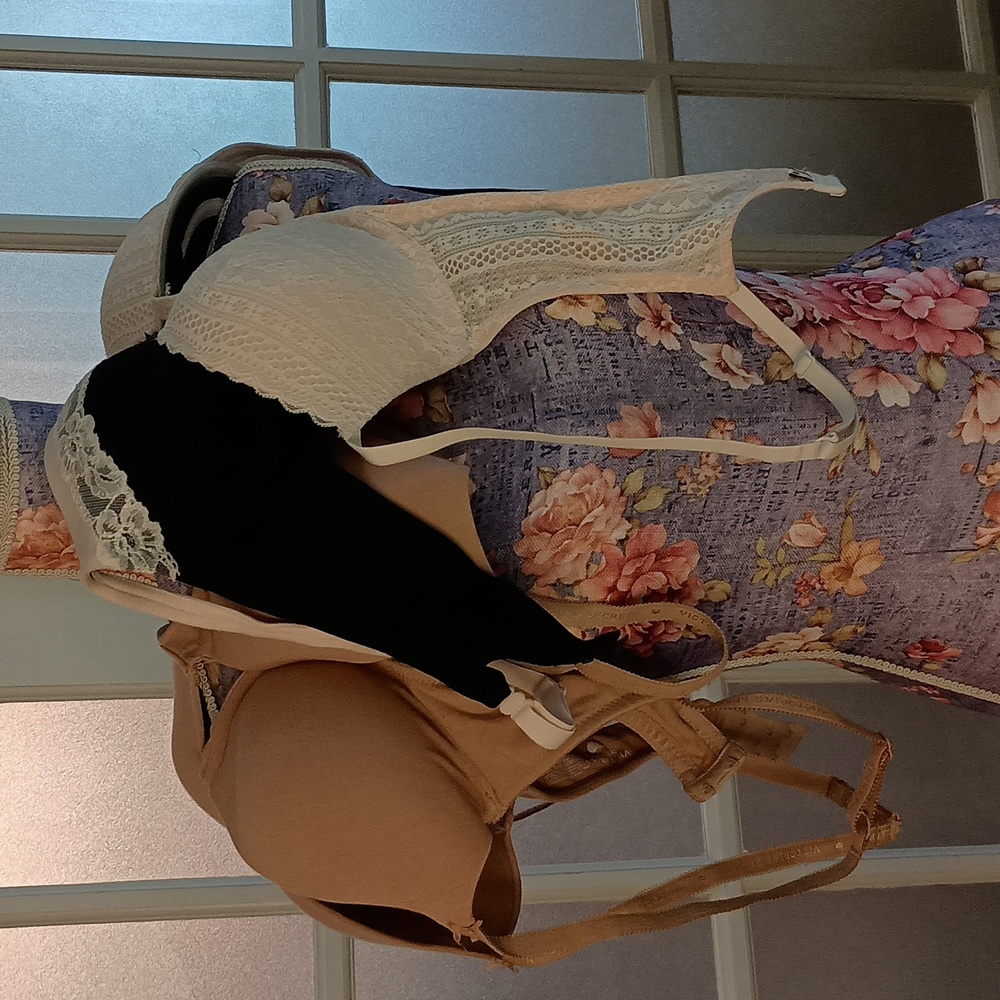 4 Victorias secret bras